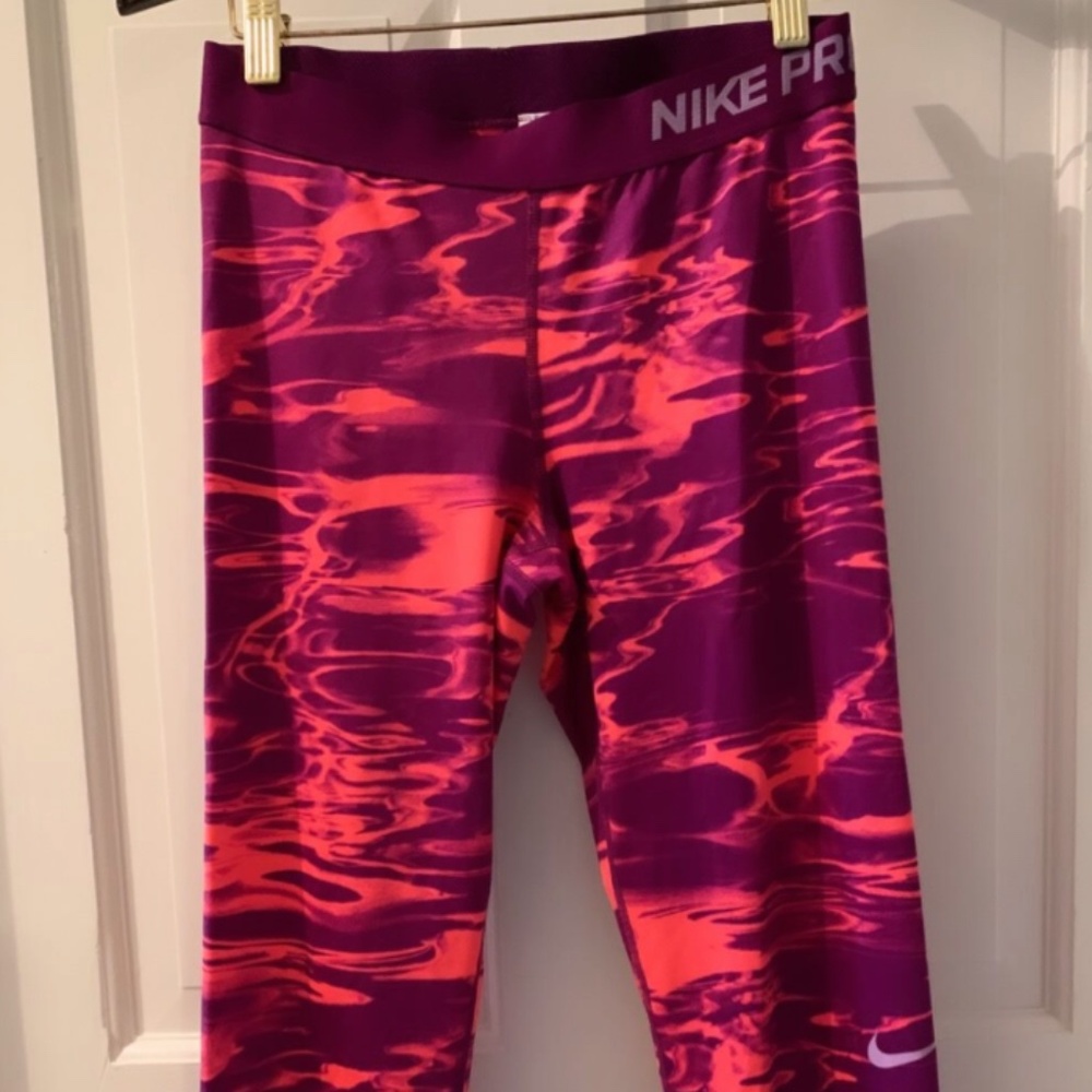Nike pro capri leggings
